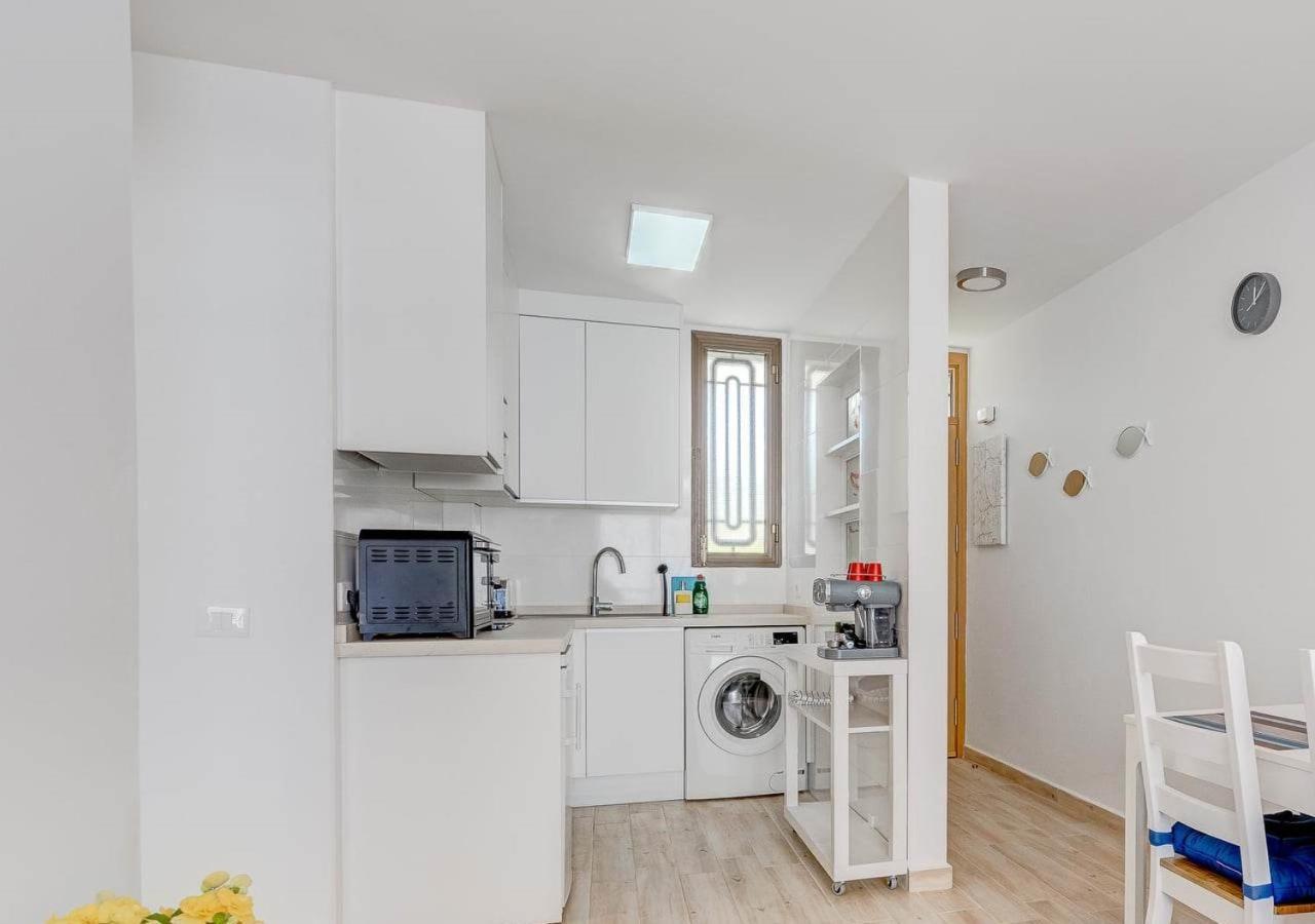 Stylish Flat And Pool With 3 Rooms, Sleeps 6, Los Cristianos Los Cristianos  Dış mekan fotoğraf